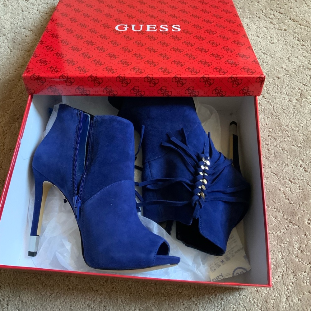 GUESS AZIZ Fringe Suede Ankle Booties size 9